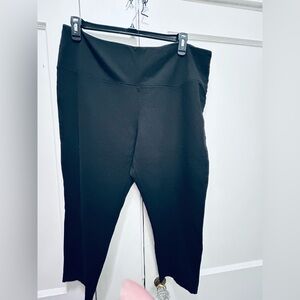 Jones New York Black Capri Length Pants !